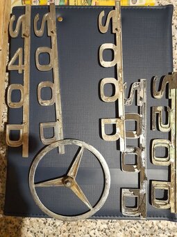 Prodám na staré Mercedes štítky motoru a zadní hvězdu - 3