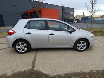 Toyota Auris 1.6 VVT-i AC 6 Kvalt 8/2011 - 3