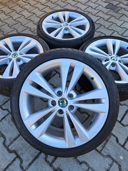 Orig. škoda octavia - Letní 225/40/18 - 3