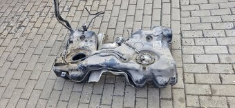 Palivova nadrz skoda octavia 3 superb 3 4x4 - 3