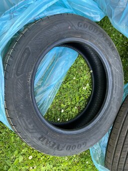 GoodYear Efficient Grip 2 SUV 215/60R17 - 3