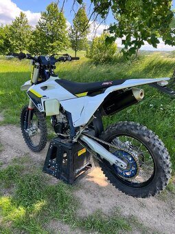 Husqvarna FE450 enduro, Model 2025 - 3