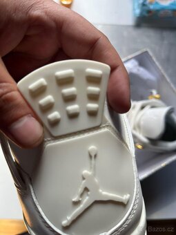 Jordan 4 Metalic Gold - 3
