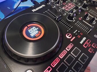 Numark Mixtrack Platinum FX + Pioneer SE-HDJ-X5-K Black - 3