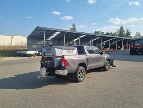 Toyota Hilux + radlice + sypač - 3