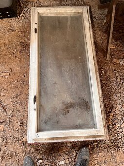 2x STARÁ DVOJITÁ DŘEVĚNÁ BYTELNÁ OKNA PRAVÁ A LEVÁ - 3