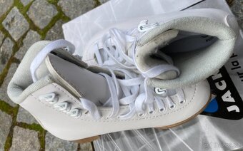 Dívčí brusle Jackson 200 vel. 32 - 3