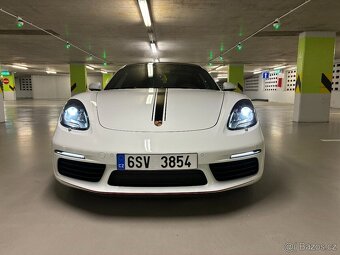 Porsche Cayman 718 zánovní 8.000 km - 3