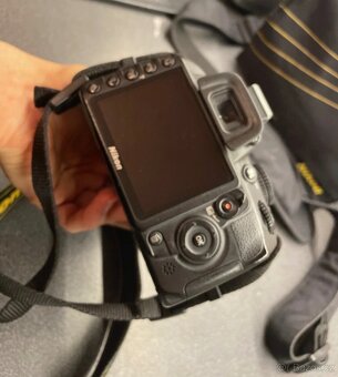 Nikon D3100 + 18-55mm + příslušenství - 3