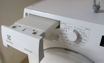 KONDENZAČNÍ SUŠIČKA PRÁDLA ELECTROLUX - 8KG - A++ - 3