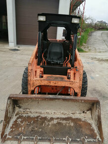 Smykový nakladač - 3