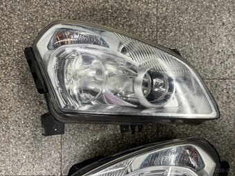 Přední světla Nissan Qashqai J10 / díly - 3