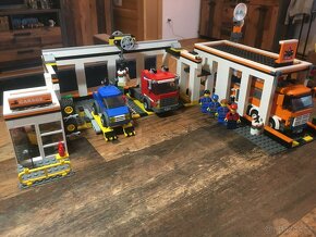 Lego City 7642 Garage - 3