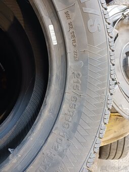 Pneu 215/65R16 - 3