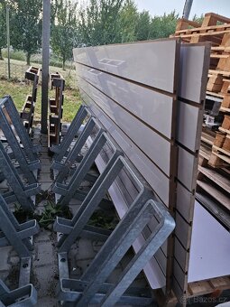 Panely s drážkami na zavěšení zboží - 3