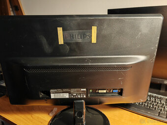 monitor Philips 18.5" LCD - 3