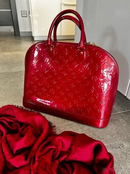 Louis Vuitton maxi shawl v rudé - 3