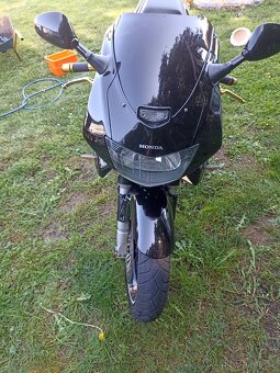 Honda VTR 1000 Firestorm - 3