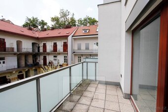 Krásný moderní prostorný byt 1+kk na Praze 8 - Karlíně, Koll - 3