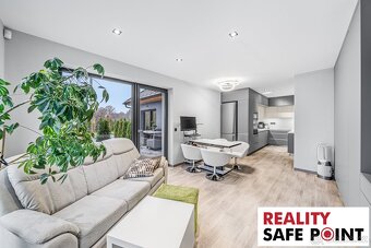 Prodej rodinného domu, 4+kk (91,3 m2) a 3+kk (65,6 m2) - Let - 3
