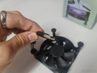 Tichý větráček USB pod elektroniku (router, TV box,hub..atd) - 3