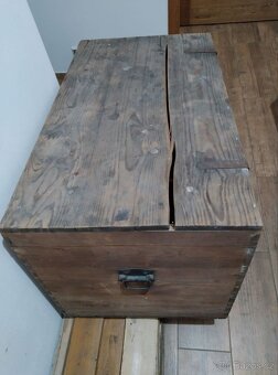 trampolína, dřevěné truhly - 3