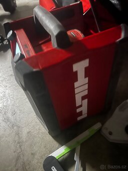 Hilti radio s nabíječkou  + zánovní baterie - 3