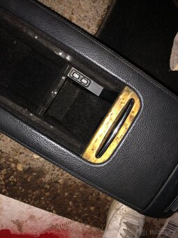 Mercedes e klassse w211 Středový tunel - 3