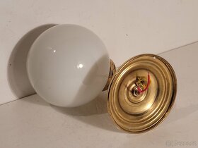 stará mosazná lampa, lampička,  bílá opálová koule - 3