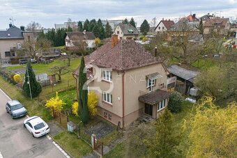 Prodej rodinného domu k rekonstrukci se zahradou ve Lhotě za - 3