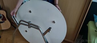 Prodávám kulatý skleněný jídelni stůl - 3