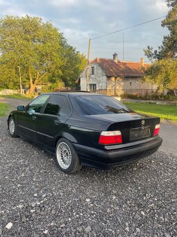 BMW E36 320i sedan - 3