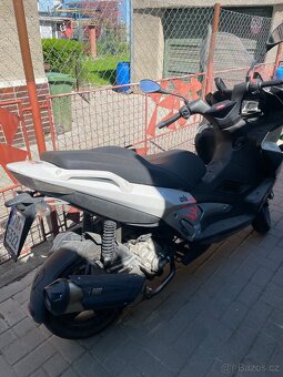 Aprilia SR Max 300 - 3