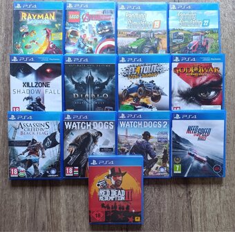 Ps4, 2 joysticky a 13her - 3