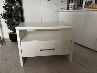 Noční stolek – bílá barva - 3