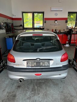 Peugeot 206 1.4i motor KFX - 3