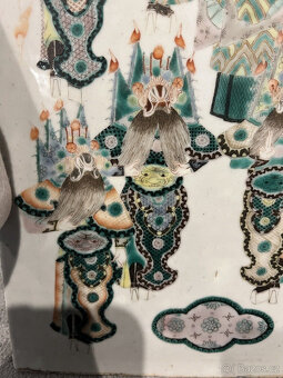 Ručně malované porcelánové talíře s čínskými rodinnými zelen - 3