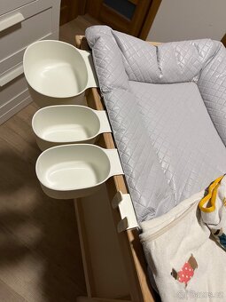 Přebalovací pult Ikea s příslušenstvím a košem na plíny - 3