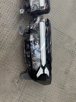 Levé, pravé přední světlo Dacia DUSTER III - 3