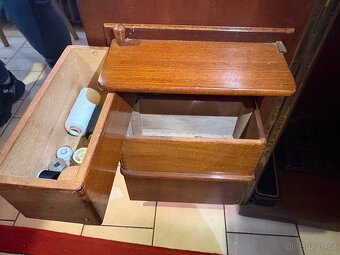 Šicí stroj Lada 77 - 3