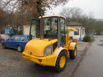 Kolový nakladač JCB 407 - 3