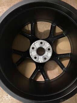 Originální disk AUDI RS3 8Y 9x19R - 3