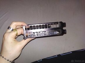 ASUS Phoenix Radeon RX 550 4GB GDDR5 - 3