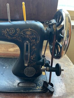 Starožitný šicí stroj Bobbin - 3