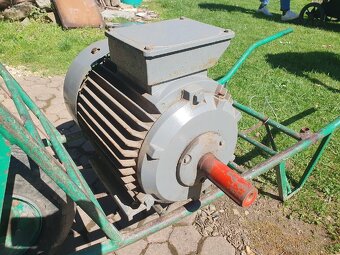 Asynchronní motor 15kw Elektromotor MEZ - 3