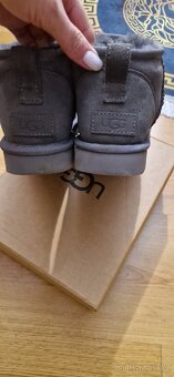 Ugg - 3