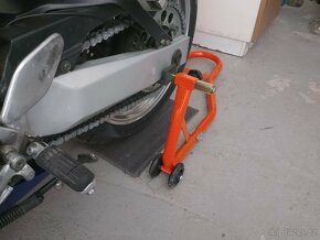 Prodám zvedák,stojan na motorku sada přední+zadní - 3