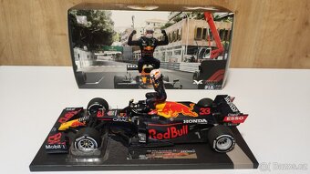 Max Verstappen 1:18 s figurkou - víťaz Monaco - 3