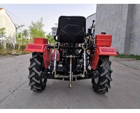 Minitraktor o výkonu 15 HP - 3