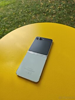 Galaxy Z Flip 5 256GB - 3